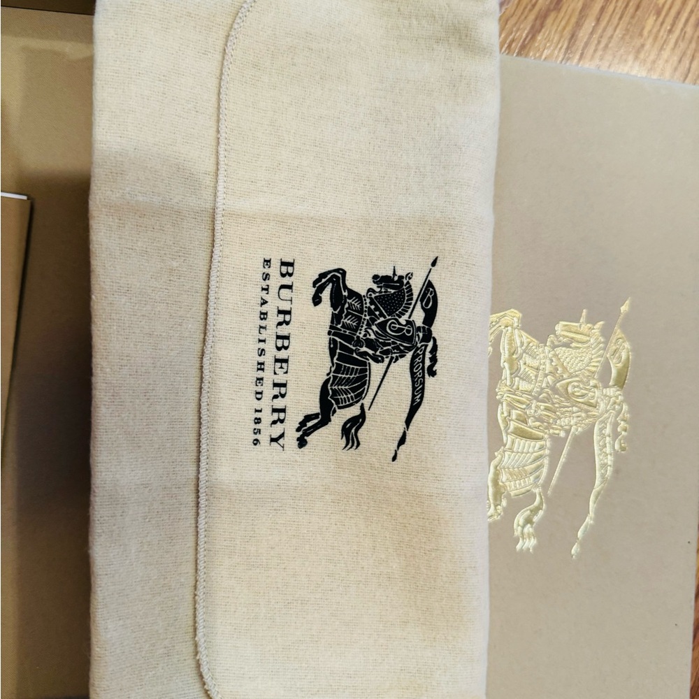 Burberry Original Authentic Wallet Pre-Loved - Picture 7 of 14